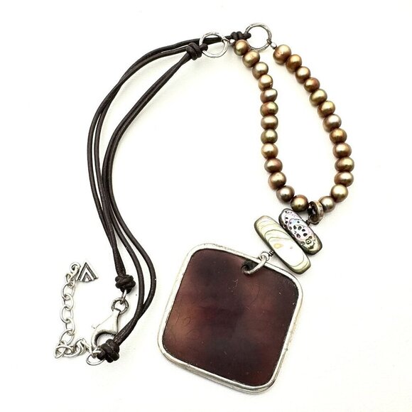 Silpada Womens Necklace N1803 Sterling SIlver Carved Shell Pearl Leather - Picture 1 of 3